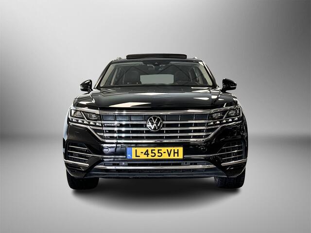 Volkswagen TOUAREG 3.0 340pk TSi eHybrid Elegance 4MOTION Trekhaak (elektrisch uitklapbare trekhaak) | Achteruitrijcamera (Rear View) | Voorstoelen verwarmbaar