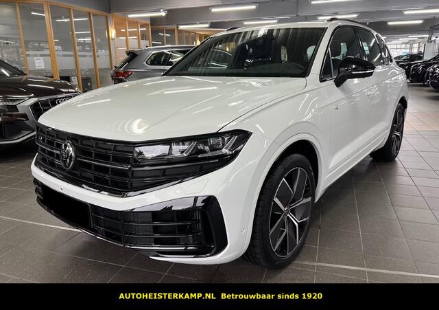 Volkswagen TOUAREG 3.0 TSi eHybrid 4MOTION R Grijs Kenteken ACC LUCHTVERING TREKHAAK COMFORTSTOELEN HEAD-UP DISPLAY Panoramadak