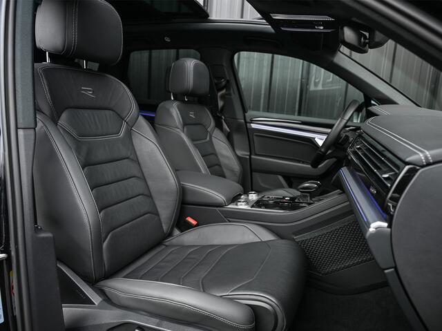 Volkswagen TOUAREG 3.0 TSi 4MOTION R · Panoramadak · Luchtvering · Adaptive Cruise Control · Memory Seats · Camera · Keyless entree · Blis · Ambiance interieur ·