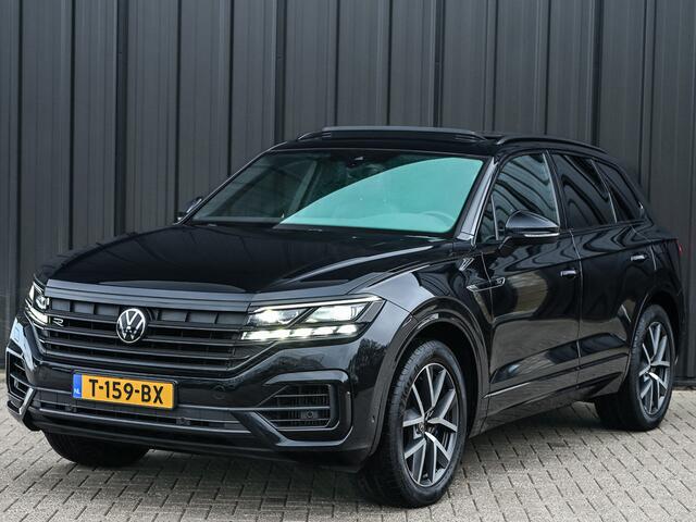 Volkswagen TOUAREG 3.0 TSi 4MOTION R · Panoramadak · Luchtvering · Adaptive Cruise Control · Memory Seats · Camera · Keyless entree · Blis · Ambiance interieur ·