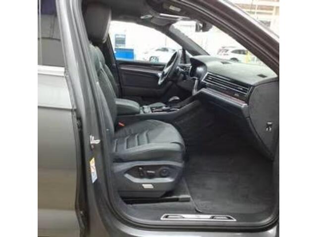 Volkswagen TOUAREG 3.0 TDI R-Line Grijs Kenteken ACC Stoelkoeling Luchtvering Trekhaak Head-Up