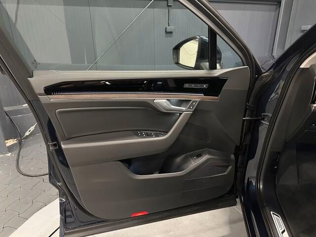 Volkswagen TOUAREG 3.0 TDI Elegance Grijs Kenteken ACC Luchtvering Comfortstoelen Trekhaak