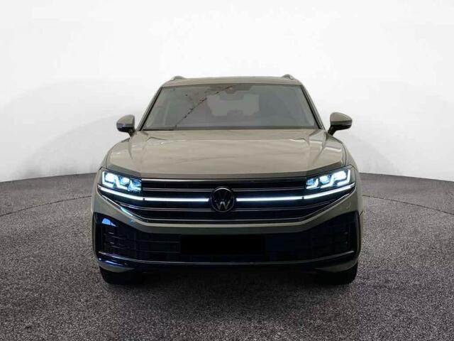 Volkswagen TOUAREG 3.0 TDI Elegance Grijs Kenteken ACC Luchtvering Comfortstoelen Trekhaak