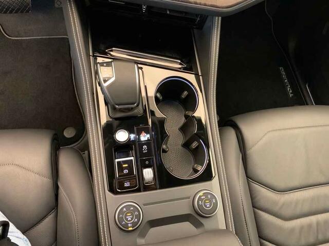 Volkswagen TOUAREG 3.0 TDI Elegance Grijs Kenteken ACC Luchtvering Comfortstoelen Trekhaak