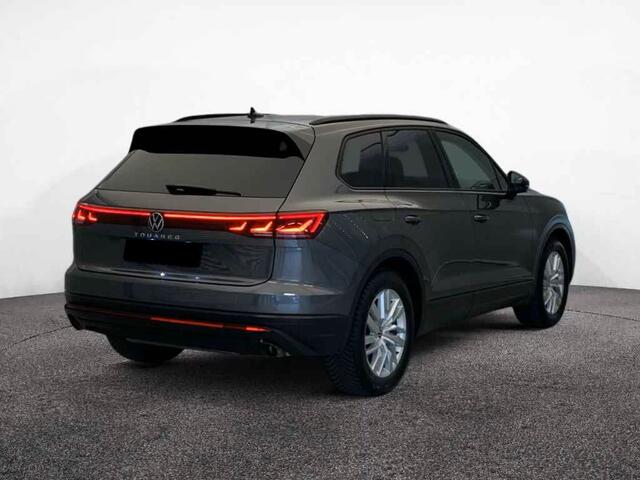 Volkswagen TOUAREG 3.0 TDI Grijs Kenteken ACC Luchtvering Comfortstoelen Trekhaak