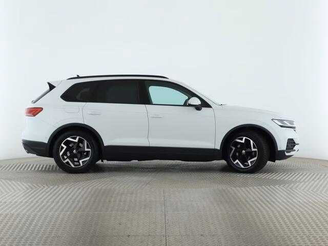 Volkswagen TOUAREG 3.0 TDI Grijs Kenteken ACC Luchtvering Comfortstoelen Trekhaak