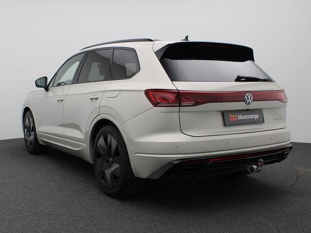 Volkswagen TOUAREG 3.0 TSi eHybrid 4MOTION R Edition 463PK Aut. Pano-Schuifdak, Nachtzicht Camera, Trekhaak, Dynaudio, 21" LM Velgen, Puglia Leder, Keyless, Alarm, Stoel-Stuurverwarming, Matrix-LED Verlichting