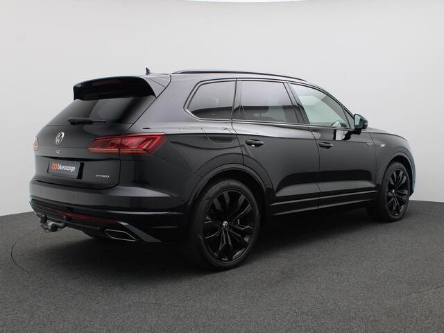 Volkswagen TOUAREG 3.0 TSi eHybrid 4MOTION R 463PK Aut. Pano-Schuifdak, Trekhaak, Keyless, Alarm, Side Assist, Head-Up Display, Stoel-Stuurverwarming, 21" LM Velgen