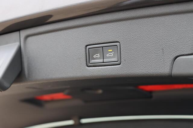 Volkswagen TOUAREG 3.0 TSI eHybrid 4Motion Elegance 380pk Tiptronic | Luchtvering | Pano | 360