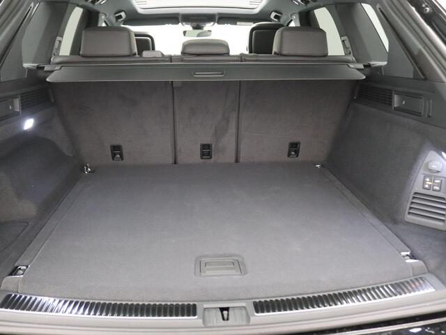 Volkswagen TOUAREG 3.0 TSi eHybrid 4MOTION R Final Edition 463PK DSG matrix led, trekhaak, panoramadak, 360gr. camera, leder, luchtvering, keyless, stuur-stoelverwarming, Dynaudio, head-up display, 22" lichtmetaal