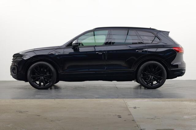 Volkswagen TOUAREG 3.0 TSI R-Line | Pano | Trekhaak | Head-up | Luchtvering