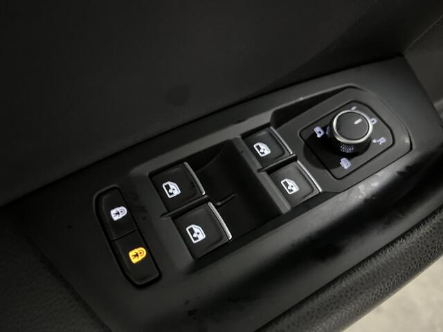 Volkswagen TOUAREG 3.0 TSi eHybrid 4MOTION Elegance / AUTOMAAT/ 381PK/ PANO/ TREKHAAK/ LUCHTVERING/ LEER/ MEMORY SEAT/ STOELVERWARM. V&A/ APP-CONNECT/ NAVI/ HEAD-UP DISPLAY