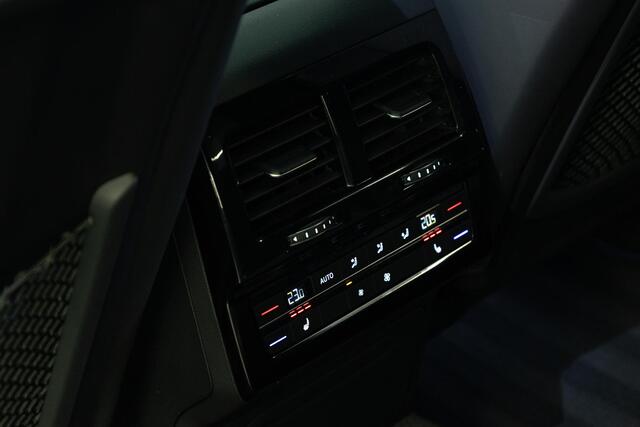 Volkswagen TOUAREG 3.0 TSi 4MOTION R | Comfort-pakket | Bestuurdersassistentiepakket |