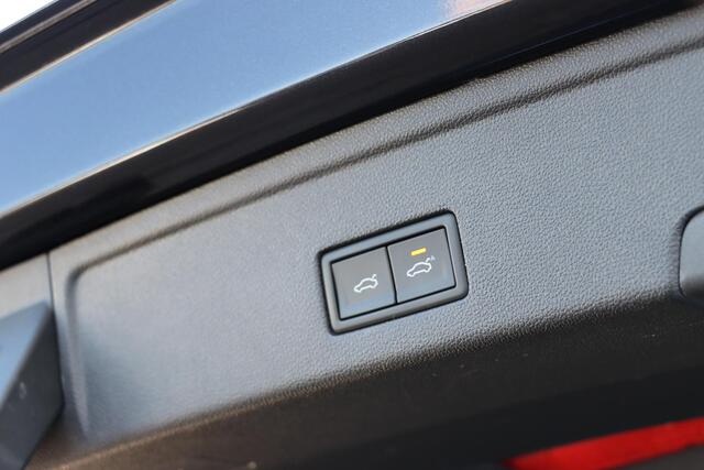 Volkswagen TOUAREG 3.0 TSI eHybrid 4Motion Elegance Black Style 380pk