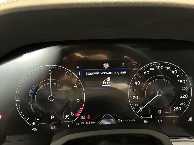 Volkswagen TOUAREG 3.0 TSI 462pk DSG 4MOTION R-Line · Camera · Luchtvering · Panoramadak · Wegklapbare Trekhaak · Keyless · Elek. Achterklep · Leder · Apple/Android Car Play ·