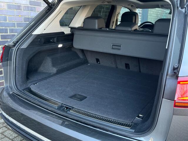 Volkswagen TOUAREG 3.0 TSi eHybrid 4MOTION Bj 2021 km 48.000 nap 1e eigenaar