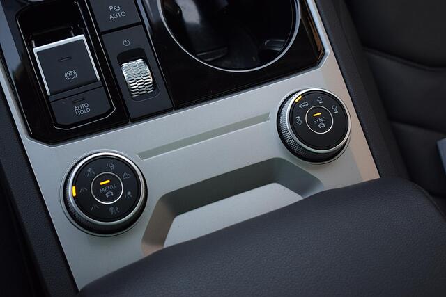 Volkswagen TOUAREG 3.0 TSi eHybrid 4MOTION | Trekhaak | Luchtvering | Pano | Leer | Memory