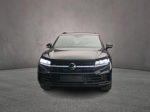Volkswagen TOUAREG R Edition 3.0 TSI eHybrid 462pk Tiptronic Trekhaak, DYN audio, Luchtvering, Lederen bekleding, 360 camera, Achteruitrijcamera, Adaptive cruise control