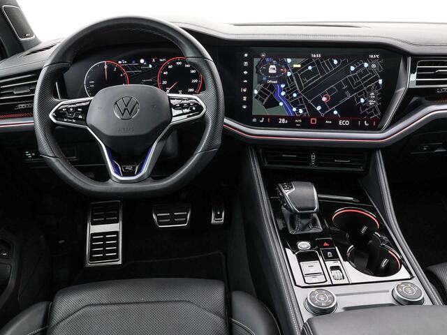 Volkswagen TOUAREG 3.0 TSi 462pk DSG eHybrid 4MOTION R · SOH 96.9% · Panoramadak · 360 Camera · Luchtvering · Wegklapbare Trekhaak · Stoelventilatie · Elek. Voorstoelen · 21'' Inch ·