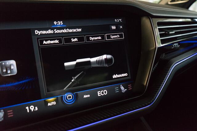 Volkswagen TOUAREG 3.0 TSi eHybrid 4MOTION / Puglia / Standkachel/ Luchtvering/ Cruise Control/ Panoramadak/ Trekhaak/ 280kW (381PK)