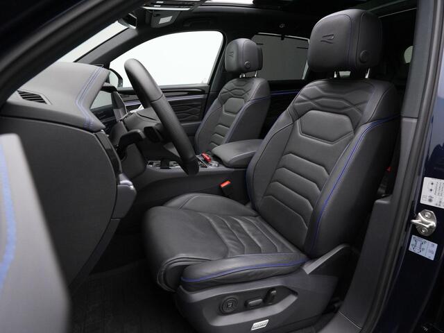 Volkswagen TOUAREG 3.0 TSi eHybrid 408 pk 4MOTION R | Panoramadak | Trekhaak | Nachtzicht | Puglia leder | Geheugen-/ventilatiestoelen | Luchtvering | Head-up display | IQ Light