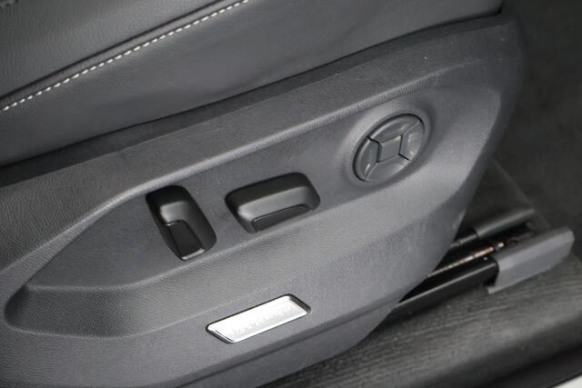 Volkswagen TOUAREG 3.0 e-Hybrid 381pk Elegance Trekhaak Camera Leder Virtual Cockpit Panoramadak Navigatie