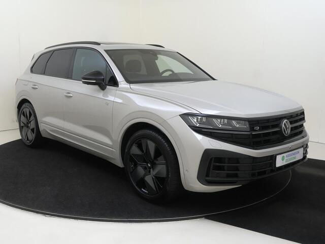 Volkswagen TOUAREG 3.0 TSi eHybrid 4MOTION R Edition | SoH 96% | Panoramadak | Luchtvering | DYNAUDIO | Black style | Leder pakket 'Puglia' | Head-up display | 360 camera | 4-zone airco |
