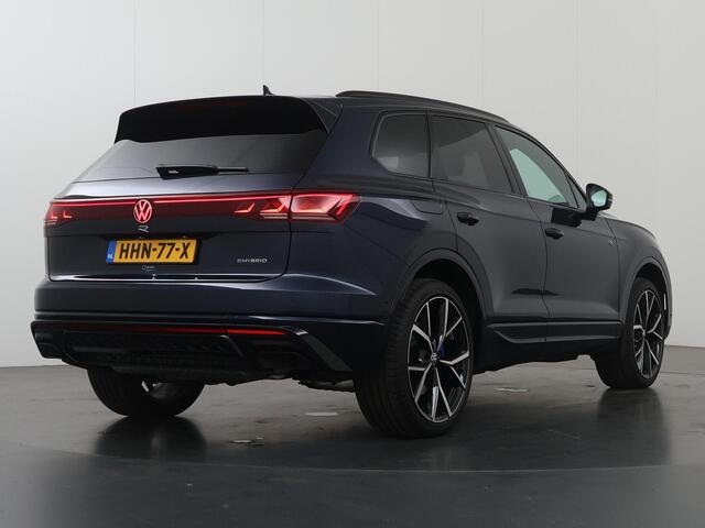 Volkswagen TOUAREG 3.0 TSi eHybrid 4MOTION R | HUD | Dyna Audio | Trekhaak | Nachtzicht | Stoelverwarming voor en achter | Panoramadak | Matrix LED | Luchtvering | Stoelmassage | Comfort-Pakket | SoftClose |
