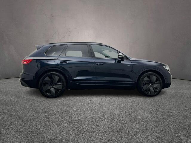 Volkswagen TOUAREG R 3.0 TSI eHybrid 462pk Tiptronic Trekhaak, Luchtvering, Lederen bekleding, 360 camera, Achteruitrijcamera, Adaptive cruise control, LED matrix koplampen