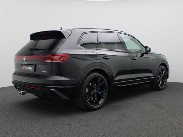 Volkswagen TOUAREG 3.0 TSi eHybrid 4MOTION R Edition 462PK Aut. Final Edition, Panoramadak, Trekhaak, Luchtvering, Keyless, Matrix LED-Verlichting, Alarm, 22" LM Velgen, Memorystoelen, Softclose