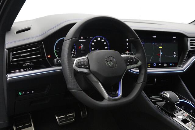 Volkswagen TOUAREG 3.0 TSi eHybrid 463 PK 4MOTION R Edition PHEV, Panoramadak, DYNAUDIO, 360°