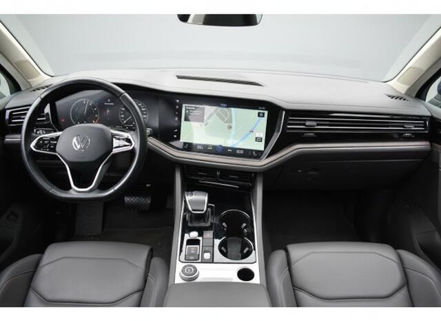 Volkswagen TOUAREG 3.0 TSi eHybrid ATMOSPHERE 4MOTION TREKHAAK/HEAD-UP/PANORAMADAK 1E EIG