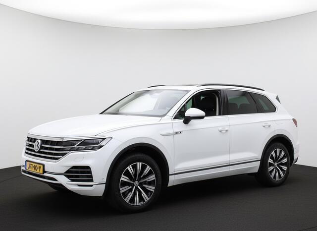 Volkswagen TOUAREG 3.0 TSi eHybrid ATMOSPHERE 4MOTION TREKHAAK/HEAD-UP/PANORAMADAK 1E EIG