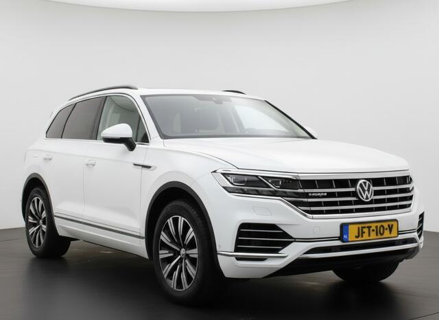 Volkswagen TOUAREG 3.0 TSi eHybrid ATMOSPHERE 4MOTION TREKHAAK/HEAD-UP/PANORAMADAK 1E EIG