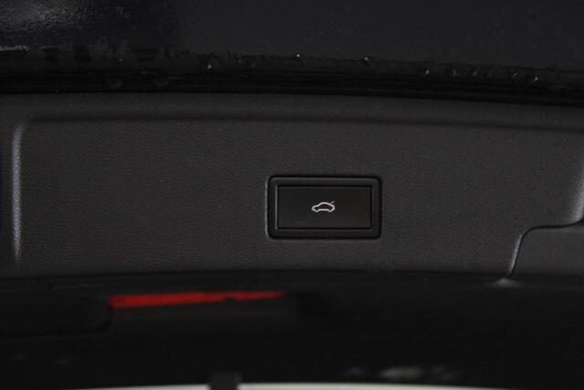Volkswagen TOUAREG 3.0 TSI R-Line | Leder | Trekhaak | LED |