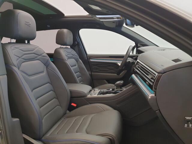Volkswagen TOUAREG 3.0 TSi eHybrid 463pk DSG/AUT 4MOTION R Panoramadak, 360 Camera, Wegklapbare trekhaak