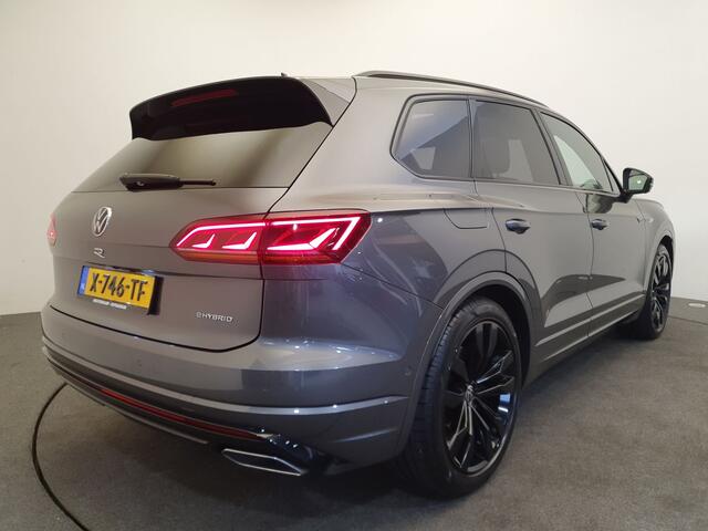 Volkswagen TOUAREG 3.0 TSi eHybrid 463pk DSG/AUT 4MOTION R Panoramadak, 360 Camera, Wegklapbare trekhaak