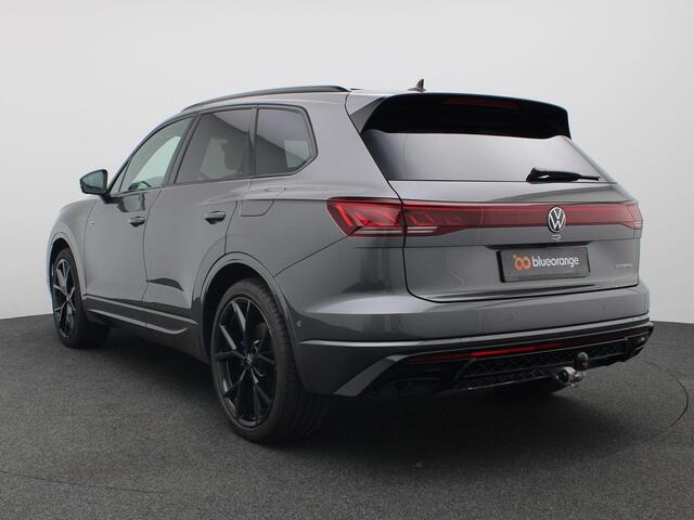 Volkswagen TOUAREG 3.0 TSi eHybrid 4MOTION R Edition 462PK Aut. matrix led, trekhaak, panoramadak, 360gr. camera, leder, luchtvering, keyless, stuur-stoelverwarming, Dynaudio, head-up display, 22" lichtmetaal