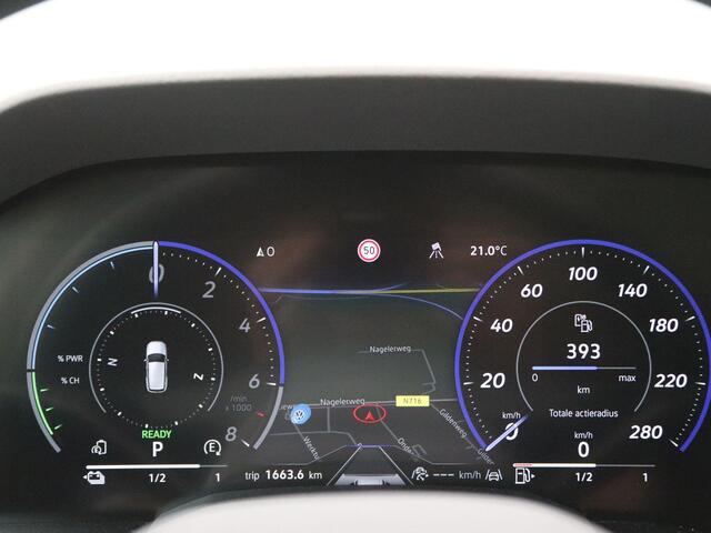 Volkswagen TOUAREG 3.0 TSi eHybrid 4MOTION Elegance 381PK DSG Panorama dak, Trekhaak, Luchtvering, Nachtzicht, Memorystoel, IQ Light, 21" Lmv, 360 Camera, Stoelverwarming v+a, Leder