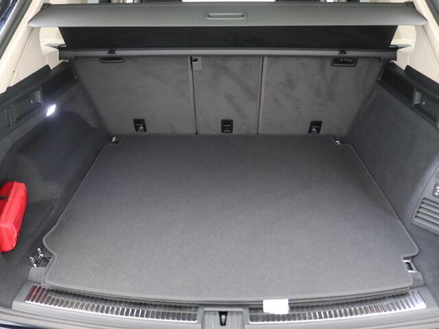 Volkswagen TOUAREG 3.0 TSi eHybrid 4MOTION Elegance 381PK DSG Panorama dak, Trekhaak, Luchtvering, Nachtzicht, Memorystoel, IQ Light, 21" Lmv, 360 Camera, Stoelverwarming v+a, Leder