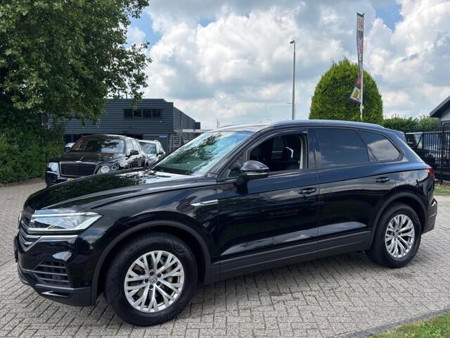 Volkswagen TOUAREG 3.0 TDI Grijs Kenteken Bedrijfsauto 2019 Trekhaak 3500KG X5 Q7