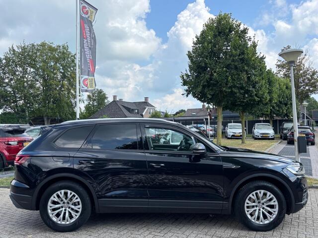 Volkswagen TOUAREG 3.0 TDI Grijs Kenteken Bedrijfsauto 2019 Trekhaak 3500KG X5 Q7