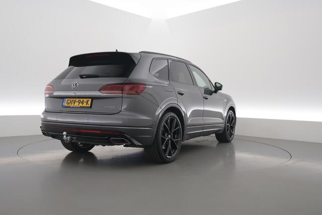 Volkswagen TOUAREG 3.0 TSI 462pk eHybrid 4MOTION R | Rijklaar! | Elek. Trekhaak | Luchtvering | Ventilatie | S/K-Dak | 22'' | HUD | Memory+Leder | Dynaudio | Stoel-Stuurverw. | 360*+PDC | Sfeerverl. | Rijmodi | Dodehoek | BlackStyle V