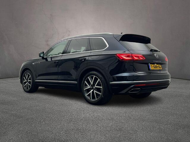 Volkswagen TOUAREG Elegance 3.0 TSI eHybrid 381pk Tiptronic Trekhaak, Luchtvering, Lederen bekleding, Panoramadak, Adaptive cruise control, Head up display, LED matrix koplampen