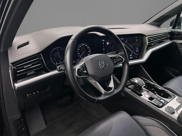 Volkswagen TOUAREG Elegance 3.0 TSI eHybrid 381pk Tiptronic Trekhaak, Luchtvering, Lederen bekleding, Panoramadak, Adaptive cruise control, Head up display, LED matrix koplampen
