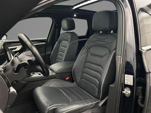 Volkswagen TOUAREG Elegance 3.0 TSI eHybrid 381pk Tiptronic Trekhaak, Luchtvering, Lederen bekleding, Panoramadak, Adaptive cruise control, Head up display, LED matrix koplampen