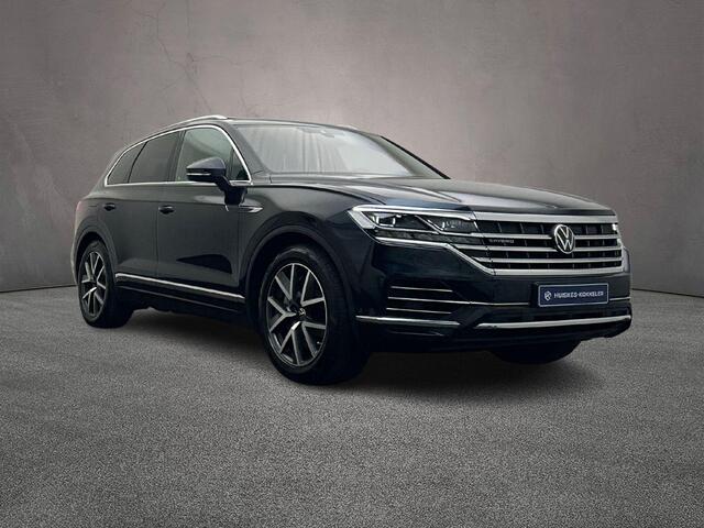 Volkswagen TOUAREG Elegance 3.0 TSI eHybrid 381pk Tiptronic Trekhaak, Luchtvering, Lederen bekleding, Panoramadak, Adaptive cruise control, Head up display, LED matrix koplampen
