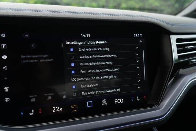 Volkswagen TOUAREG 3.0 TSI eHybrid 4MOTION R / 5 Jaar fabrieksgarantie/ Puglia/ Standkachel/ Luchtvering/ Adaptive Cruise Control/ Panoramadak/ 340kW (461PK)