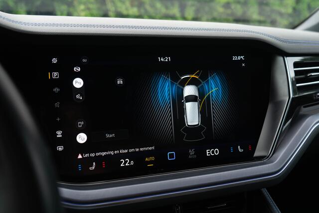 Volkswagen TOUAREG 3.0 TSI eHybrid 4MOTION R / 5 Jaar fabrieksgarantie/ Puglia/ Standkachel/ Luchtvering/ Adaptive Cruise Control/ Panoramadak/ 340kW (461PK)