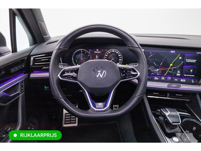 Volkswagen TOUAREG 3.0 TSi 4MOTION R-line 462 PK | Panoramadak | Luchtvering | Leer | Travel Assist | El.verstelbare stoel met geheugen, Wegklapbare trekhaak, Stoel- stuurverwarming, Keyless, Sfeerverlichting